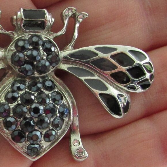 Black BEE Brooch - Picture 3 of 6